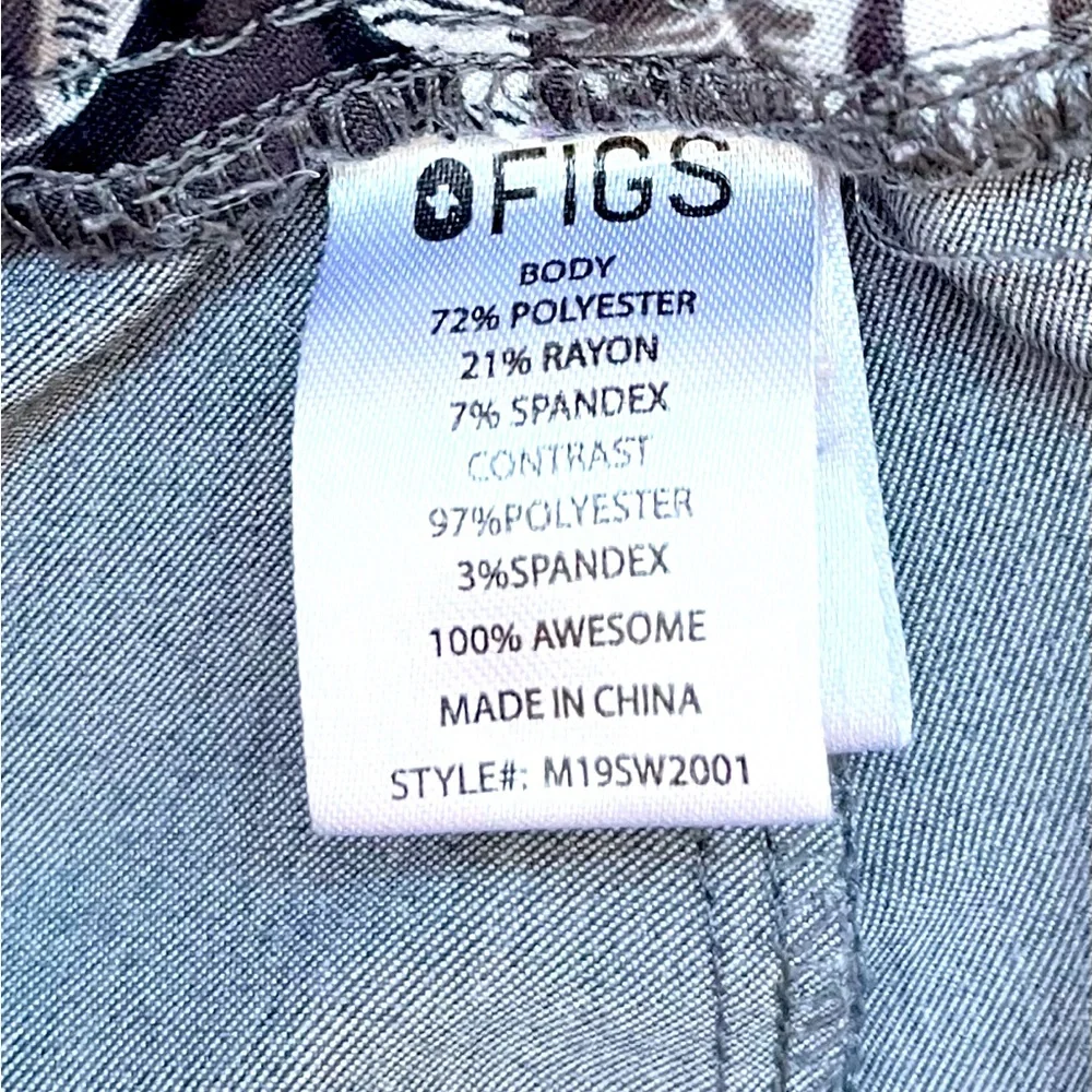 Figs Men’s Technical Collection Straight Leg Cargo Pants in Gray. Sz Medium